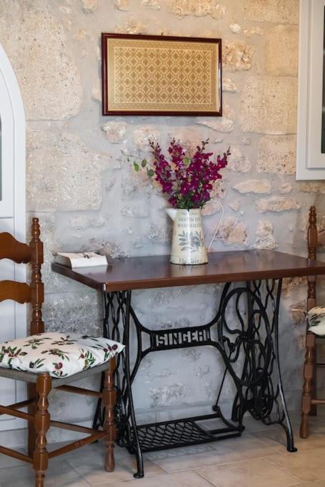 La Casa Di Bella A Tradional Stone House With Barbecue Βίλα Καρυά Εξωτερικό φωτογραφία