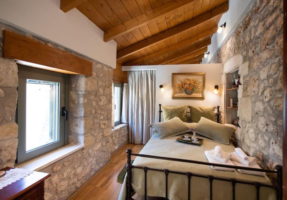 La Casa Di Bella A Tradional Stone House With Barbecue Βίλα Καρυά Εξωτερικό φωτογραφία