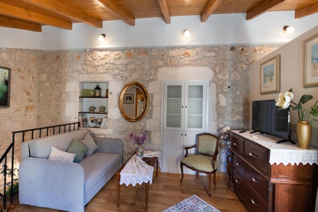 La Casa Di Bella A Tradional Stone House With Barbecue Βίλα Καρυά Εξωτερικό φωτογραφία