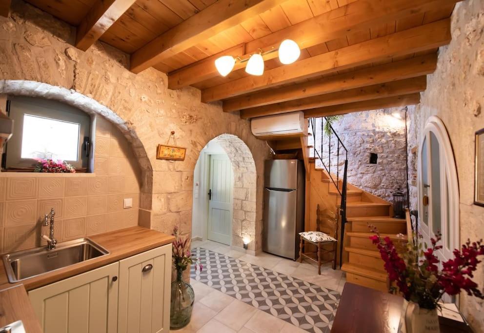 La Casa Di Bella A Tradional Stone House With Barbecue Βίλα Καρυά Εξωτερικό φωτογραφία