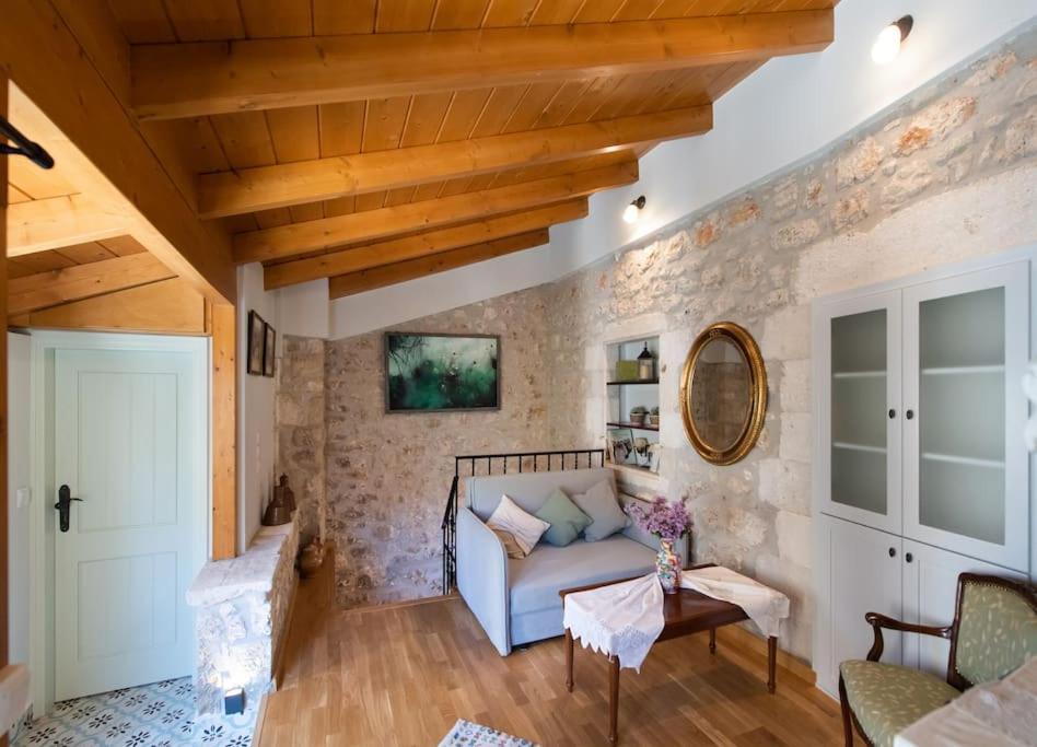La Casa Di Bella A Tradional Stone House With Barbecue Βίλα Καρυά Εξωτερικό φωτογραφία