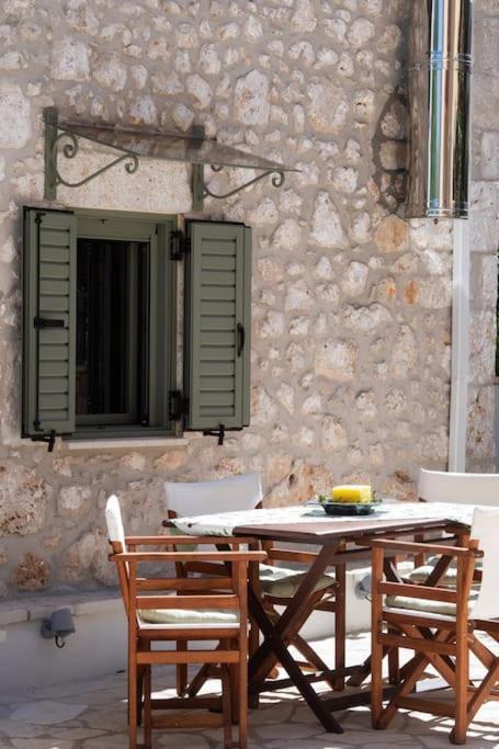 La Casa Di Bella A Tradional Stone House With Barbecue Βίλα Καρυά Εξωτερικό φωτογραφία