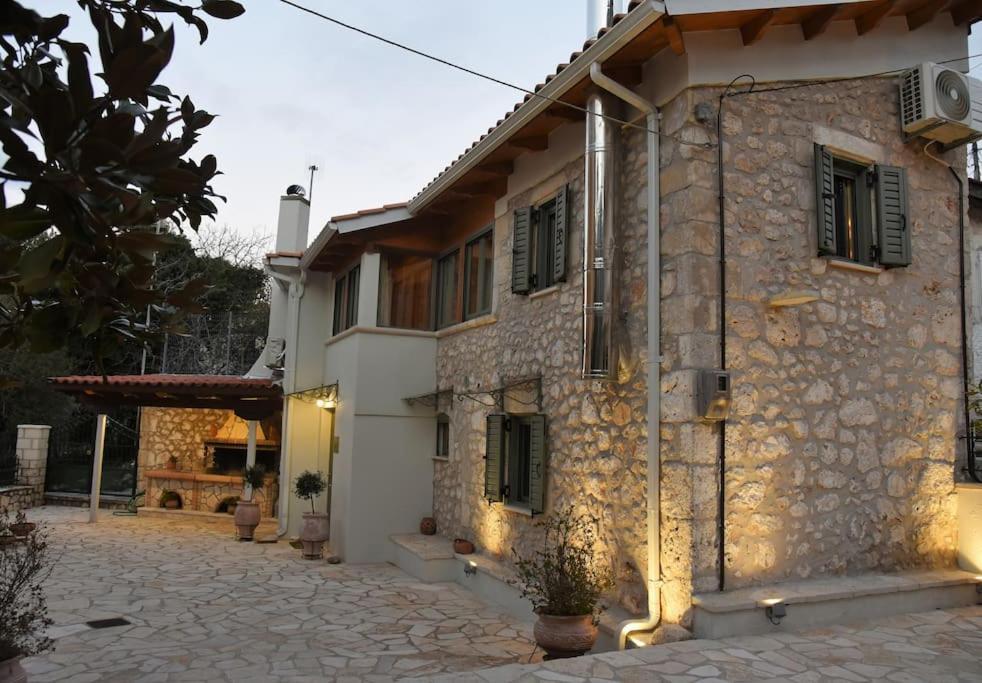 La Casa Di Bella A Tradional Stone House With Barbecue Βίλα Καρυά Εξωτερικό φωτογραφία