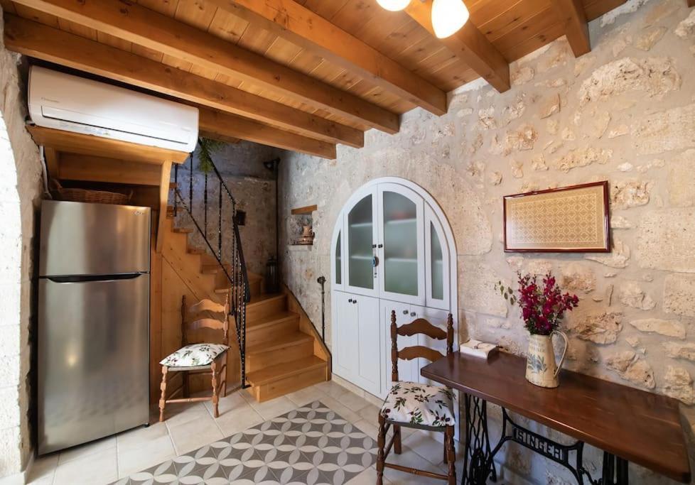 La Casa Di Bella A Tradional Stone House With Barbecue Βίλα Καρυά Εξωτερικό φωτογραφία