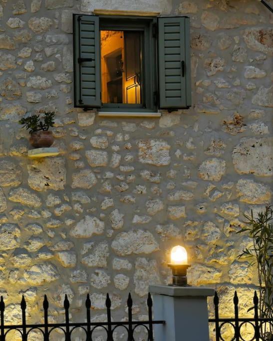 La Casa Di Bella A Tradional Stone House With Barbecue Βίλα Καρυά Εξωτερικό φωτογραφία