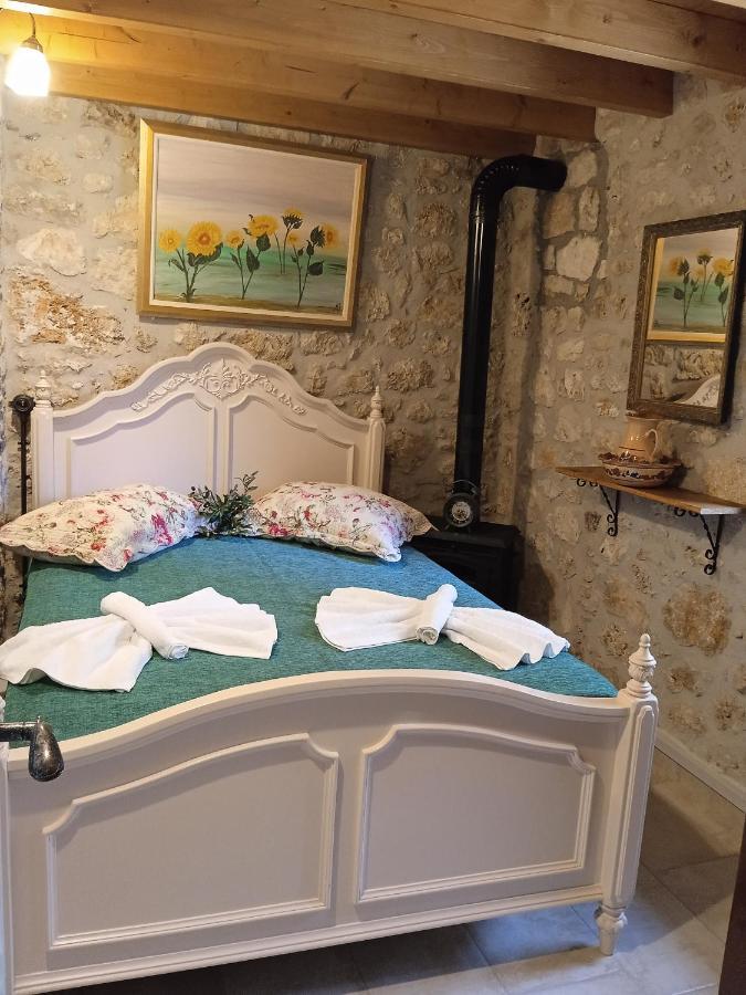 La Casa Di Bella A Tradional Stone House With Barbecue Βίλα Καρυά Εξωτερικό φωτογραφία