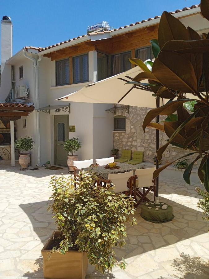La Casa Di Bella A Tradional Stone House With Barbecue Βίλα Καρυά Εξωτερικό φωτογραφία