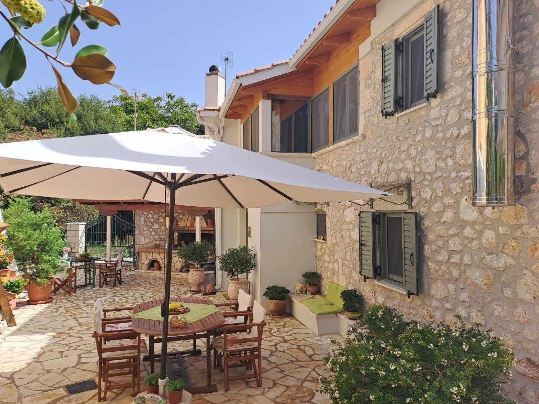 La Casa Di Bella A Tradional Stone House With Barbecue Βίλα Καρυά Εξωτερικό φωτογραφία