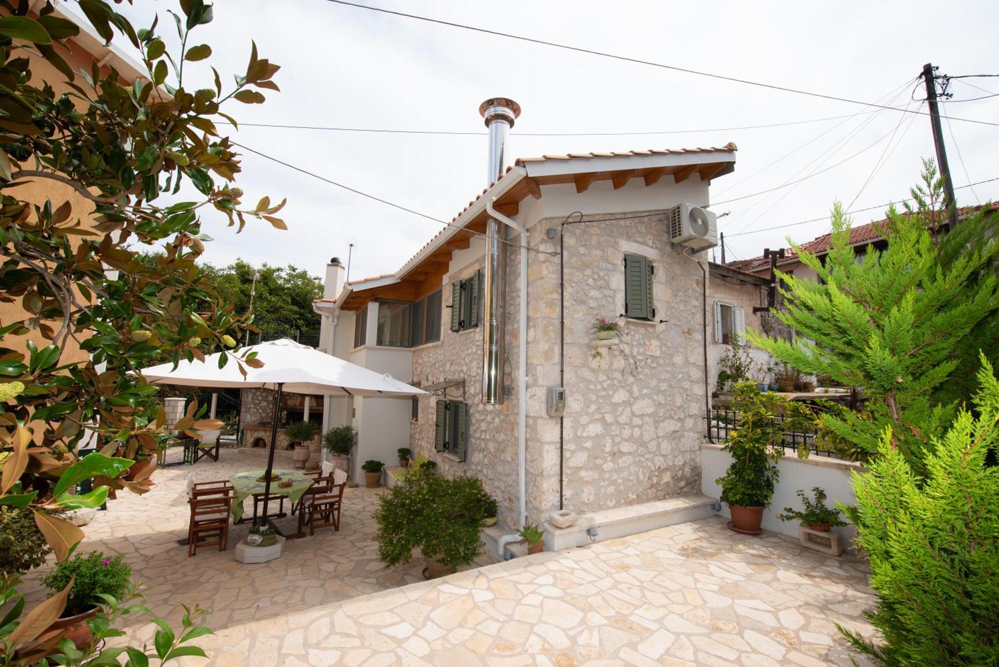 La Casa Di Bella A Tradional Stone House With Barbecue Βίλα Καρυά Εξωτερικό φωτογραφία