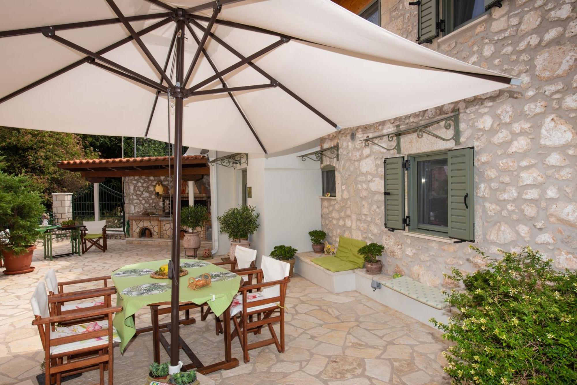 La Casa Di Bella A Tradional Stone House With Barbecue Βίλα Καρυά Εξωτερικό φωτογραφία